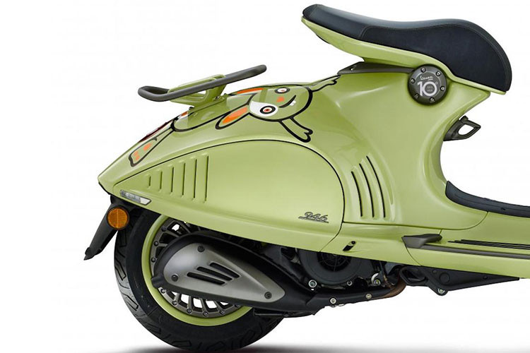 Ngoài các điểm mới nêu trên, Vespa 946 10° Anniversario hoàn toàn có thông số kỹ thuật không đổi so với mọi bản 946 trước đây. Điều này đồng nghĩa với việc chiếc xe vẫn được trang bị động cơ 4 kỳ thuộc họ máy 3V ie. cũ thay vì iGet đời mới, với dung tích 125 hoặc 150cc tuỳ thuộc vào từng thị trường.