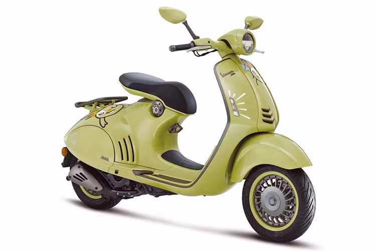 Cặp vành 12 inch đa chấu thiết kế liên tưởng đến phanh tang trống của những chiếc Vespa đời đầu. Xe lắp cặp phanh đĩa chia đều cho mỗi bánh, tích hợp ABS hai kênh, hệ thống kiểm soát lực kéo.
