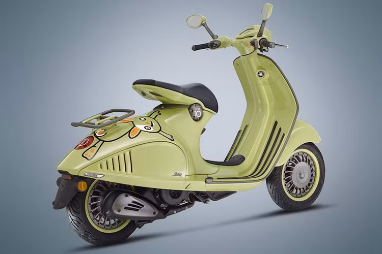 So với các dòng xe tay ga Vespa khung nhỏ khác dùng chung động cơ, Vespa 946 10° Anniversario 2023 mới nổi bật hơn khi được trang bị ABS 2 kênh và hệ thống điều khiển lực kéo.