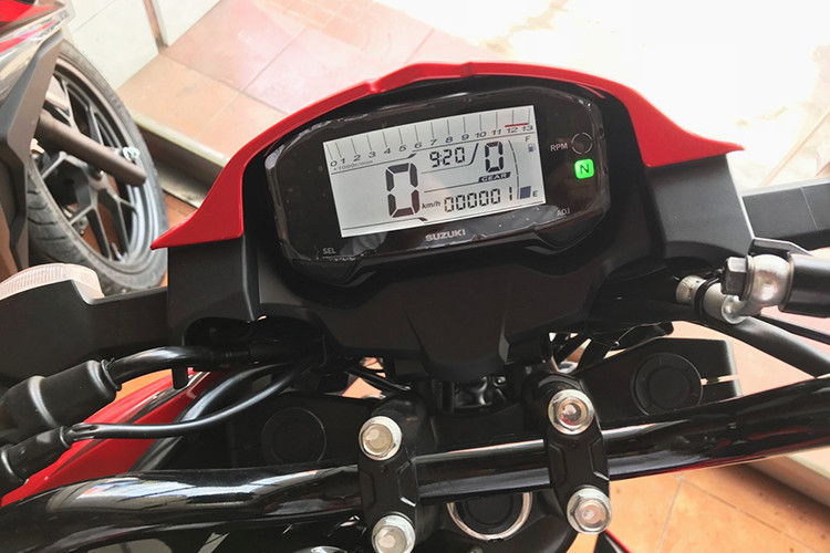 Khung của mẫu xe côn tay Suzuki GSX150 Bandit mới này thừa hưởng từ người anh em GSX-S150, tuy nhiên phần khung phụ phía sau được thay đổi để phù hợp với thiết kế yên liền một mảnh. Được biết chiều cao yên của xe rất hợp lý với tầm vóc người châu Á, ở mức 785mm.
