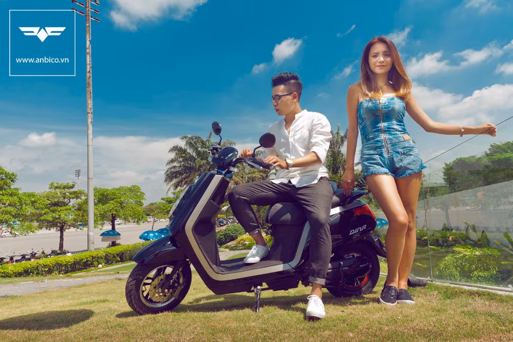 Trái tim của Dina là động cơ chính hãng Anada với độ cao tấm từ lên đến 30mm, với động cơ này xe có thể đi được hơn 80km mới phái sạc điện.