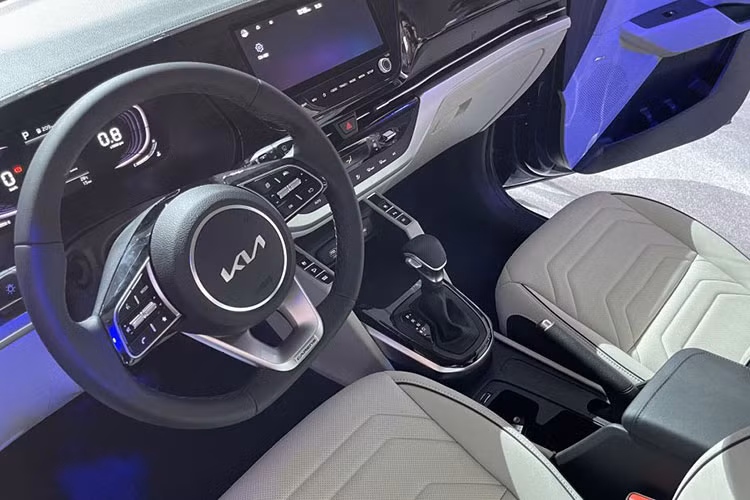 KIA Carens 2023 tai Viet Nam gia “chat”, doanh so co bet bat nhu Rondo?-Hinh-4