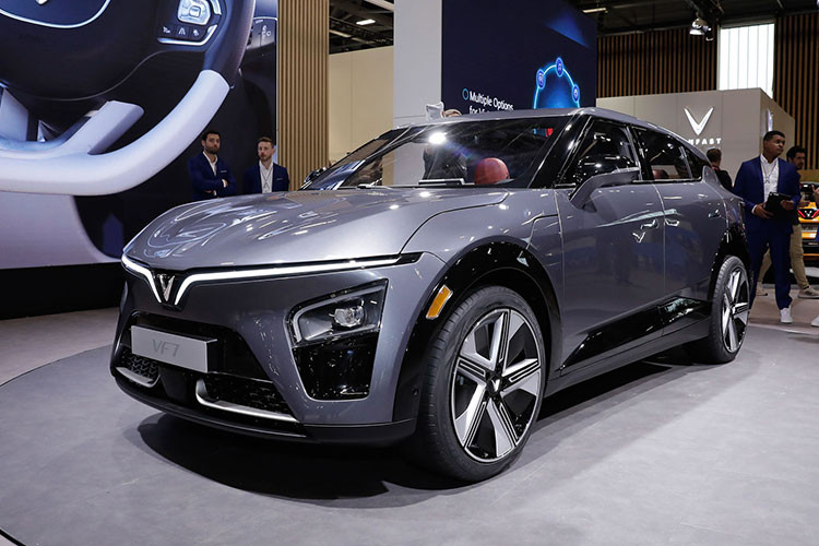 Hiện hãng xe ôtô Việt Nam chưa xác nhận về thông tin này cũng như chưa công bố những chương trình ưu dãi hay áp dụng voucher dành cho VinFast VF7. Theo một số nguồn tin không chính thức, mẫu xe này sẽ được ra mắt và bán ra vào tháng 11/2023. 