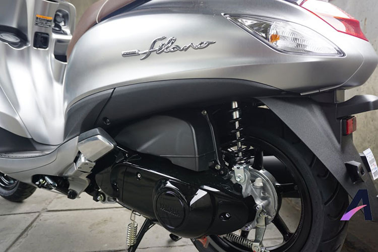 Về mặt động cơ, mẫu xe ga Yamaha Grande Hybrid phiên bản mới này sẽ tiếp tục sử dụng động cơ Blue Core, xy lanh đơn, dung tích 125cc, kết hợp với công nghệ Smart Motor Generator, giúp xe sinh công nhanh hơn, đồng thời giảm lượng tiêu thụ nhiên liệu của xe.