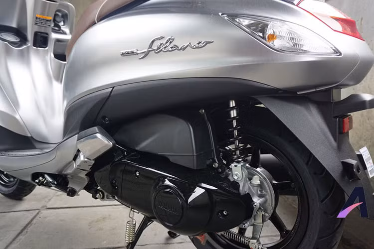 Về mặt động cơ, mẫu xe ga Yamaha Grande Hybrid phiên bản mới này sẽ tiếp tục sử dụng động cơ Blue Core, xy lanh đơn, dung tích 125cc, kết hợp với công nghệ Smart Motor Generator, giúp xe sinh công nhanh hơn, đồng thời giảm lượng tiêu thụ nhiên liệu của xe.