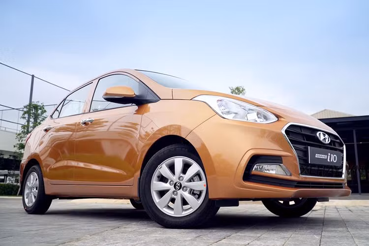 Theo số liệu được Hyundai Thành Công công bố, trong nửa đầu 2017, doanh số cộng dồn của Hyundai Grand i10 đạt khoảng 12.000 chiếc, khoảng 2.000 xe/tháng. Trong khi đó, doanh số cộng dồn 6 tháng đầu 2017 của Kia Morning chỉ đạt 5.643 chiếc. Như vậy, tính nửa đầu 2017, lượng xe Grand i10 tiêu thụ gấp đôi so với Kia Morning ở Việt Nam. 