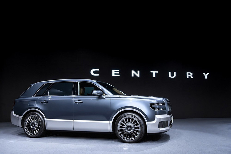 Sau sự kiện ra mắt Century 2024, hãng Toyota đã hé lộ thêm một số thông tin liên quan đến việc phân phối mẫu SUV hạng sang được mệnh danh "Rolls-Royce Cullinan của Nhật Bản". Theo đó, trong vài năm đầu, Toyota Century 2024 mới chưa bán cho khách hàng cá nhân. Nhóm khách hàng duy nhất có thể sở hữu xe hiện tại là các công ty đã mua Century bản sedan. Nói cách khác, những công ty chưa từng sở hữu Toyota Century Sedan cũng không thể đặt mua Century.