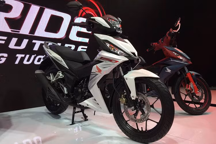  Honda Winner 150 hoàn toàn mới, vừa ra mắt thị trường Việt thời gian vừa qua được thừa hưởng khối động cơ của đàn anh CBR150 2016, CB150 và Sonic 150R nhưng được hãng tùy chỉnh 3 bước số đầu.