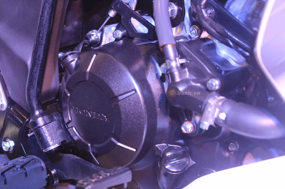 Đây là dòng xe máy underbone ở hạng 150 phân khối, côn tay thể thao đầu tiên của Honda đang được rất nhiều người Tiêu Dùng (NTD) quan tâm không chỉ bởi độ "hot" mà còn vì nó là đối thủ cạnh tranh của Yamaha Exciter 150.