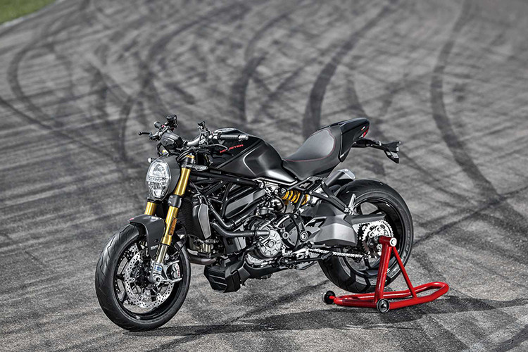 Hơn một tháng trước khi sự kiện Ducati World Premiere 2020 chính thức diễn ra, Ducati vừa ra mắt phiển bản mới cho dòng mẫu naked-bike cao cấp nhất của hãng là Ducati Monster 1200 mới.