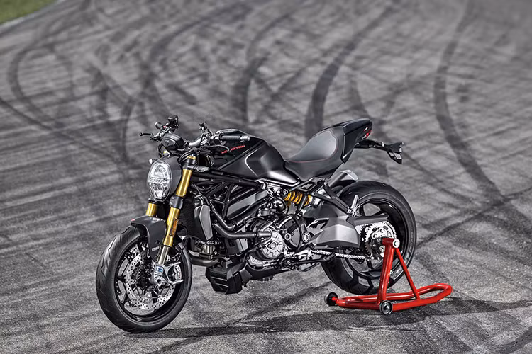 Hơn một tháng trước khi sự kiện Ducati World Premiere 2020 chính thức diễn ra, Ducati vừa ra mắt phiển bản mới cho dòng mẫu naked-bike cao cấp nhất của hãng là Ducati Monster 1200 mới.