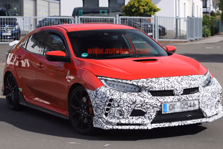 Mẫu xe Honda Civic Type R bản hiện hành mới chỉ có mặt trên thị trường hơn 1 năm, nhưng mới đây thương hiệu Nhật Bản đã rục rịch chuẩn bị cấu hình nâng cấp mới cho mẫu xe thể thao đình đám của mình.