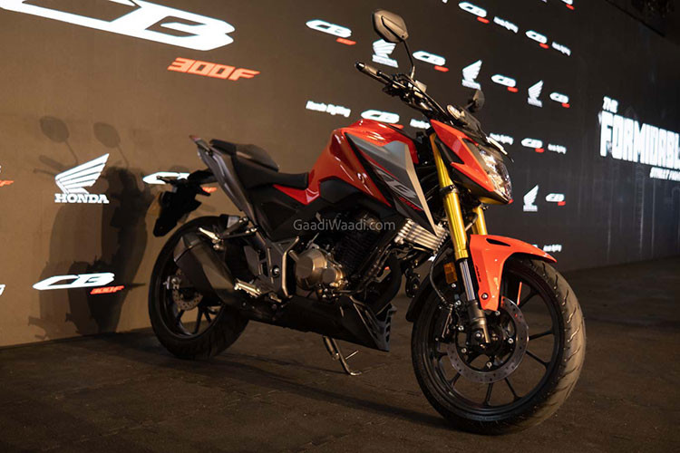 Honda Ấn Độ vừa chính thức ra mắt một mẫu xe môtô hoàn toàn mới ở phân khúc naked-bike hạng nhẹ là CB300F. Theo nhà sản xuất Nhật Bản, mẫu xe Honda CB300F 2022 mới sẽ bổ sung thêm một lựa chọn xe cho khách hàng tại nước này bên cạnh các sản phẩm như CB300R, CB350RS và CB350 H'ness.
