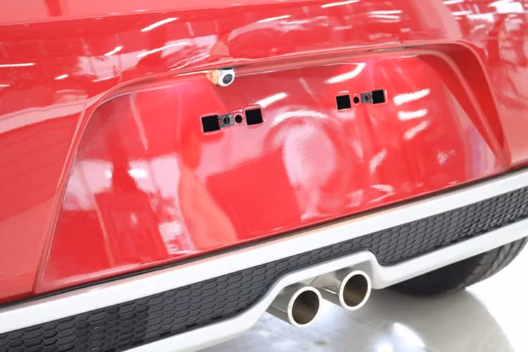 Đối với người dùng xe lâu năm, phiên bản Si có thể độ thêm camera lùi tương tự bản S với chi phí chỉ hơn 1 triệu đồng, bởi màn hình đã có sẵn.