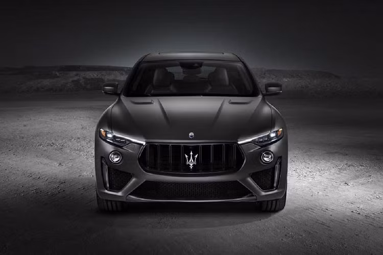 Nhân dịp ra mắt toàn cầu tại New York Auto Show 2018, Maserati cũng giới thiệu phiên bản Levante Trofeo Launch Edition với số lượng rất hạn chế và dành riêng cho khách hàng ở Mỹ và Canada. Maserati Levante Trofeo sẽ được sản xuất lắp ráp từ mùa hè năm nay tại nhà máy Maserati ở Mirafiori, Turin, Italy.
