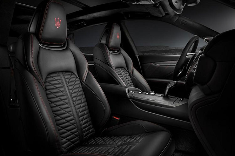 Levante Trofeo mới của Maserati được xem là một trong những chiếc SUV nhanh nhất thế giới với vận tốc đạt trên 300km/h. Hệ động lực của xe đạt tỉ lệ trọng lượng/công suất ở mức 3,6kg/hp. Hiệu suất phanh của xe 100-0km/h mất 34,5 mét.