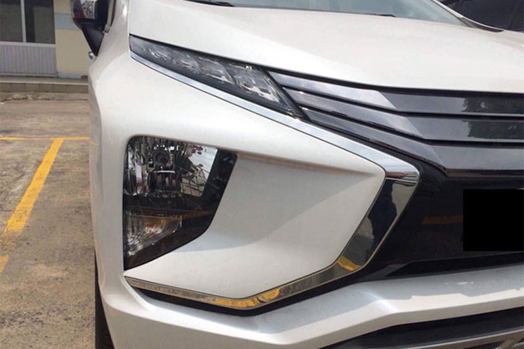 Phiên bản số sàn bị cắt đi đèn sương mù, lưới tản nhiệt nhựa đèn mờ và thiếu đi những chi tiết chrome, ngoại trừ phần viền dạng chữ X ở đầu xe đặc trưng của ngôn ngữ Dynamic Shield. Vành xe có thể là loại 16 inch, kết hợp lốp 205/55R16 hoặc vành 15 inch kèm vành 185/65R15.