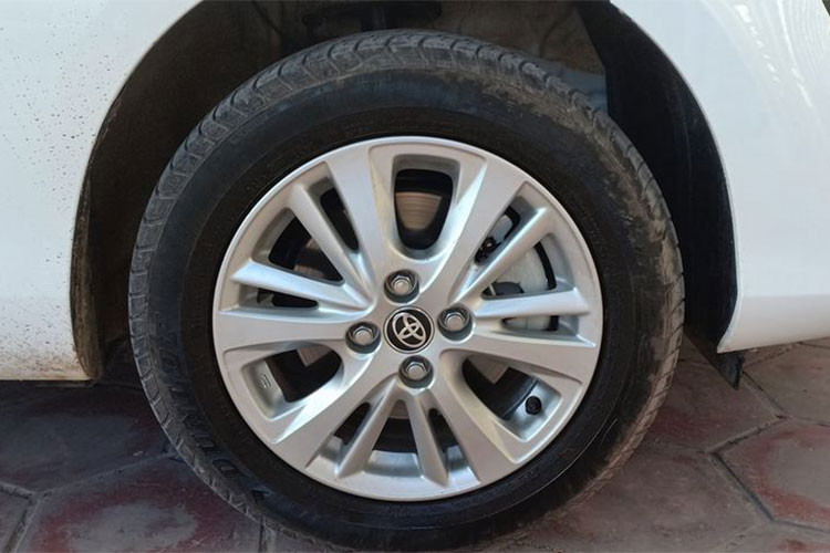 Tất cả các phiên bản của mẫu xe giá rẻ Toyota Vios phiên bản 2018 đều được trang bị an toàn với 7 túi khí, phanh ABS và EBD cùng hệ thống hỗ trợ phanh, cân bằng điện tử VSC và hỗ trợ khởi hành ngang dốc.