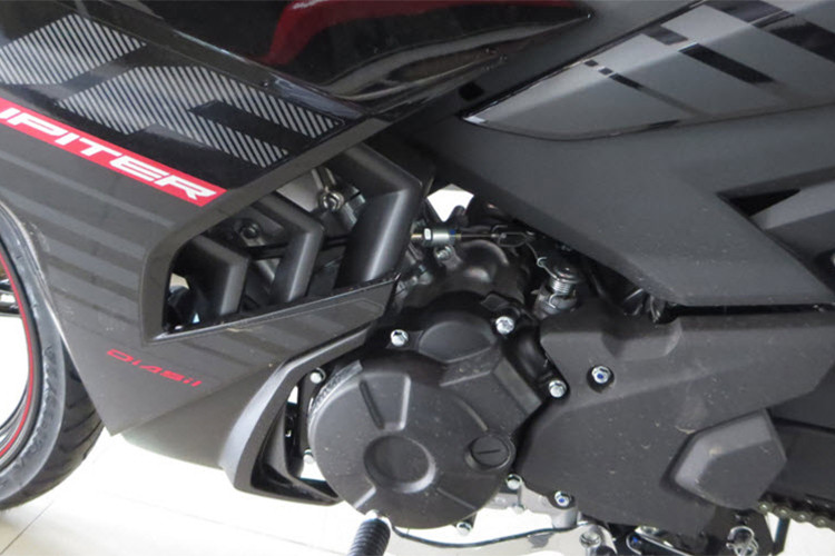 Theo đại lý phân phối tư nhân tại Sài Gòn cho biết, mẫu xe này được trang bị khối động cơ 150 phân khối, SOHC cho ra công suất 15,4 mã lực, dùng công nghệ mới được cải tiến từ dòng New V-ixion hay còn gọi là Fz150i với Trục lệch tâm (1 phần của công nghệ Blue Core).