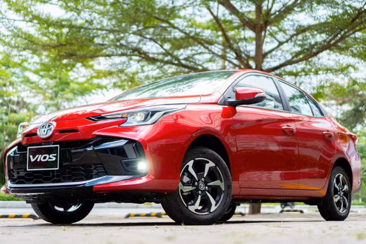 Doanh so ban xe Toyota Viet Nam giam manh trong thang ngau