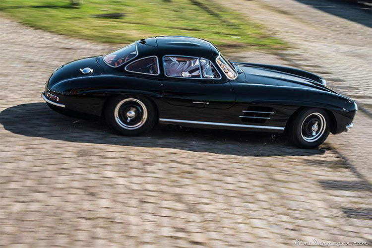 Theo tờ Sunday Times, một chiếc Mercedes-Benz 300SL Gullwing đời 1955 đã bị mất cắp tại khách sạn Dorint Hotel trong khoảng thời gian 1h30 đến 10h sáng ngày 11/8. Thomas Rosier - chủ nhân của chiếc xe - cho biết ông đỗ xe ngoài phía trước khách sạn vì hầm gửi xe đã hết chỗ.