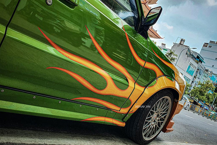 Một trong những điểm quan trọng để tạo nên phong cách ấn tượng cho chiếc bán tải này là việc hạ gầm thấp xuống như những mẫu sedan phổ thông, đậm chất JDM mà những tay chơi Nhật Bản thường hay độ.