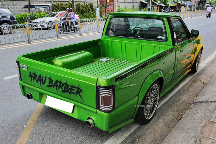 Bên cạnh đó, các phần khác như tapi cửa hay ghế ngồi cũng đều được bọc lại để mang đến cảm giác mới mẻ hơn. Về truyền động, động cơ 2.2L trên xe được giữ nguyên và đại tu. Động cơ này có công suất 91 mã lực và mô-men xoắn 160 Nm.