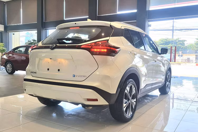 Gia xe Nissan Kicks cham day moi, dang giam toi 259 trieu dong-Hinh-3