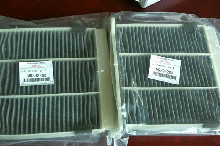 Bên cạnh thay lọc gió, cũng nên để ý đến vấn đề thay lọc điều hoà vì qua thời gian sử dụng lọc bị ẩm, bụi bẩn tích tụ có thể gây ô nhiễm không khí trong xe làm ảnh hưởng đến sức khoẻ của trẻ em và người lớn tuối. 