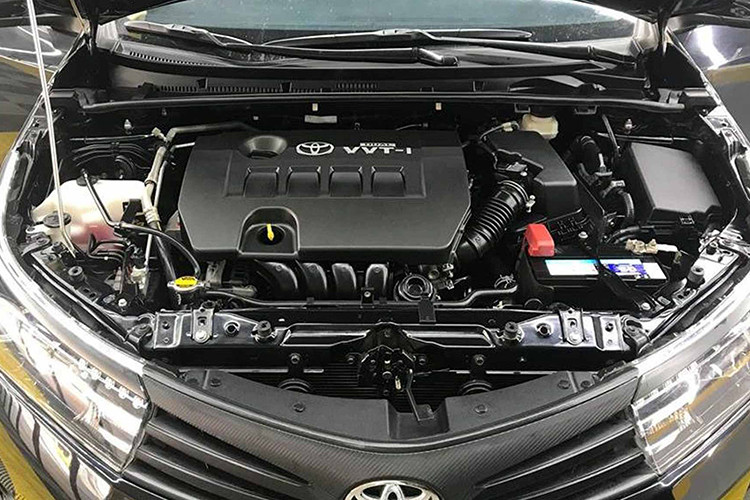 Sau một thời gian sử dụng, khoang máy dễ bị bám dầu nhớt, nước mưa khô đọng lại, rác, lá cây, bụi bẩn,... ít nhiều sẽ ảnh hưởng đến tính thẩm mỹ cũng như khả năng hoạt động bộ phận, chi tiết trong khoang máy. Vì vậy, việc vệ sinh khoang máy rất cần thiết sau thời gian 3 - 6 tháng/ 1 lần.