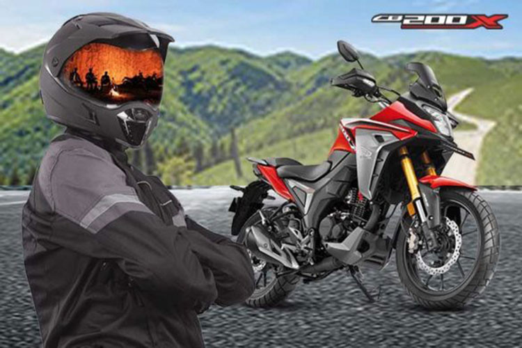 Honda tại Ấn Độ vừa chính thức giới thiệu mẫu xe hoàn toàn mới mang tên Honda CB200X 2021 mới tại thị trường xe máy hấp dẫn hàng đầu thế giới này. Theo đó, đây sẽ là phiên bản thu nhỏ của Honda CB500X với khả năng cho người lái một dáng lái thoải mái, phục vụ đi đường dài tốt và tiết kiệm chi phí vận hành, bảo dưỡng.