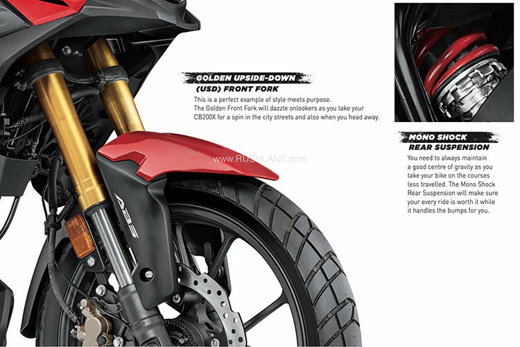 Cụm đồng hồ kỹ thuật số với màn LCD âm bản, tùy chỉnh 5 mức độ sáng. Ngoài ra, xe còn được trang bị bộ kết nối điện thoại thông minh có kết hợp chỉ đường khá hiện đại.