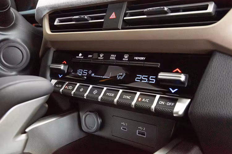 Điều đặc biệt, hệ thống âm thanh này đã được điều chỉnh kỹ lưỡng để tối ưu hóa chất lượng âm thanh bên trong không gian nội thất của xe. Âm lượng và chất lượng âm thanh cũng được điều chỉnh tự động dựa trên tốc độ của xe, giúp người dùng có trải nghiệm âm nhạc tốt nhất.