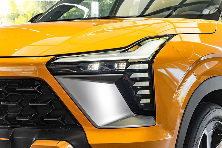 Nổi bật, XFORCE Ultimate được trang bị gói hệ thống an toàn chủ động Mitsubishi Motors Safety Sensing (MMSS), bao gồm: Hệ thống kiểm soát hành trình thích ứng (ACC), Hệ thống đèn pha tự động (AHB), Hệ thống cảnh báo &amp; giảm thiểu va chạm phía trước (FCM), Hệ thống thông báo xe phía trước khởi hành (LCDN).