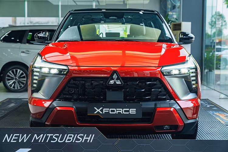 Sự xuất hiện của phiên bản Ultimate với kế hoạch bàn giao xe từ ngày 18/6/2024 được kỳ vọng sẽ giúp Xforce nối dài thành công trên đường đua doanh số. Khách hàng mua xe trong tháng 6 sẽ nhận được nhiều ưu đãi hấp dẫn từ chính hãng như: miễn phí bảo dưỡng 1 năm, 01 năm bảo hiểm vật chất, Gói hỗ trợ lãi suất vay, 01 mô hình Xforce.