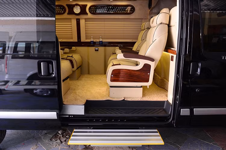 Thương hiệu DCar President được đối tác lựa chọn chính vì sự tiện nghi và sang trọng, bởi Kuwait vốn đứng thứ 5 thế giới xét về GDP tính trên đầu người và chính phủ cũng như giới nhà giàu nước này chỉ sử dụng những dòng xe thuộc hàng đỉnh cao của thế giới như Rolls Royce, Bentley, Mercedes, BMW hay Audi…