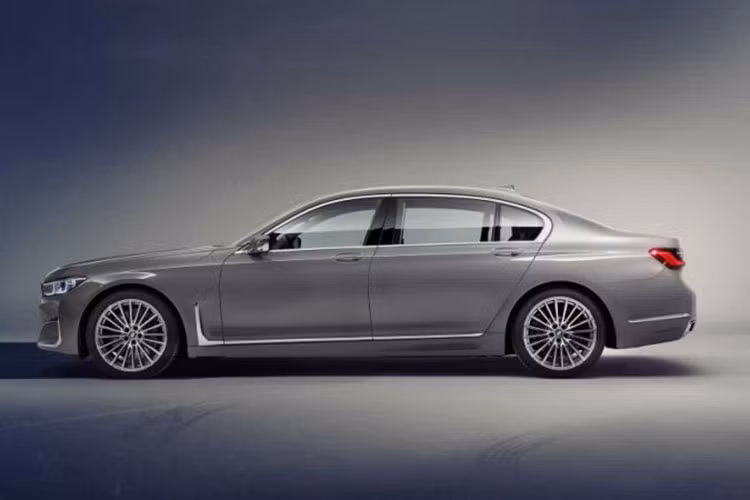 Theo ông Adrian van Hooydonk, “Thiết kế mới của lưới tản nhiệt BMW 7-Series sẽ đảm bảo được rằng mọi người lập tức thấy rõ sự khác biệt giữa hai phiên bản 7-Series và 5-Series. Khi chúng tôi sử dụng nó trên 7-Series, tôi hiểu rằng mọi người có thể bị sốc".