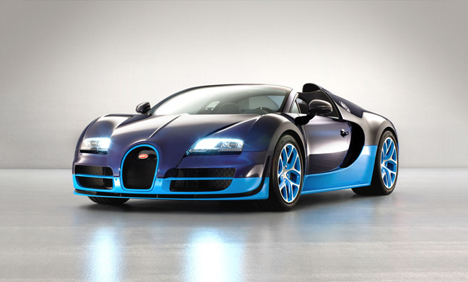 Với giá mua mới 2 triệu USD (tương đương khoảng hơn 46 tỷ đòng), siêu xe Bugatti Veyron khiến người ta nghĩ nó được làm bằng… vàng. Chỉ riêng tiền thay dầu (21.000 USD) cũng đủ mua một chiếc Corolla. Đồ nội thất gồm ghế và ốp cửa và vài chi tiết lặt vặt đã trên 150.000 USD.