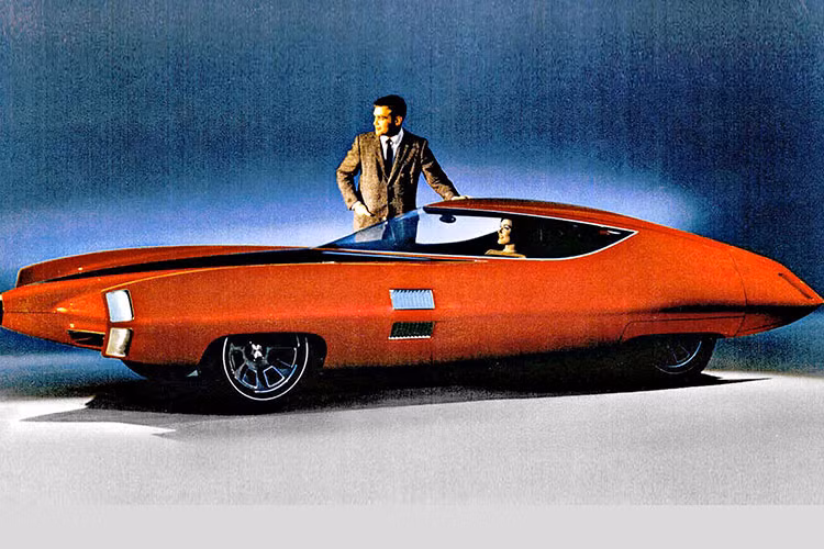 Hoàn toàn không liên quan đến mẫu Firebird của thương hiệu Pontiac giới thiệu vào năm 1967, Firebird IV là một phần của loạt phương tiện thử nghiệm mà GM bắt đầu tung ra vào năm 1953. Tất cả bắt đầu với Firebird I (XP-21), một máy bay phản lực chạy bằng động cơ tuabin khí trên bánh xe, và tiếp tục với II, một chiếc xe thể thao 4 chỗ với thân vỏ bằng titan, ra mắt năm 1956.