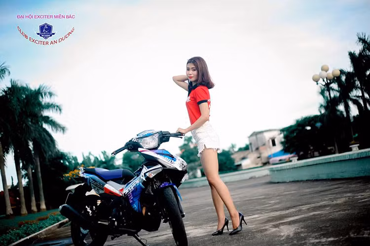 Trên mẫu xe côn tay Exciter 150 đầy cá tính này, ngoài bộ tem đấu và một số chi tiết nhỏ của xe được độ lại xe không có nhiều sự thay đổi so với nguyên bản. No vẫn giữ nguyên kích thước dài 1.970 mm, rộng 670 mm và cao 1.080 mm, độ cao từ yên xe 780 mm và trọng lượng 115 kg.