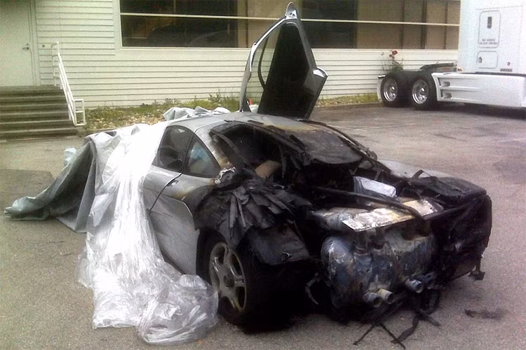 Như các tay chơi xe khác, Elon Musk nhanh chóng bị nghiện chiếc siêu xe 3 chỗ ngồi này, chàng thanh niên lúc đó 28 tuổi liên tục lái nó ra đường, thậm chí, anh còn di chuyển từ Los Angeles đến San Francisco, với quãng đường gần 650 km, 1 điều không tưởng cho dòng siêu xe McLaren F1.