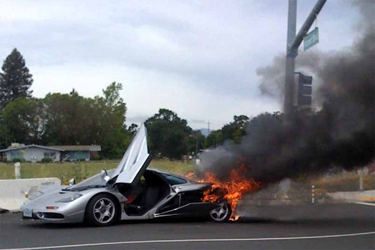 McLaren F1 của Elon Musk chỉ được sản xuất giới hạn 106 chiếc trên toàn thế giới. Tại thời điểm đó, đây là 1 trong 7 chiếc F1 được nhập khẩu vào Mỹ. Chiếc siêu xe McLaren F1 này khi đó mang màu bạc, có số khung #67, và không ai nghĩ, sẽ có lúc chàng thanh niên phải bán tháo chiếc xe McLaren F1 này vì tai nạn suýt làm mình mất mạng.