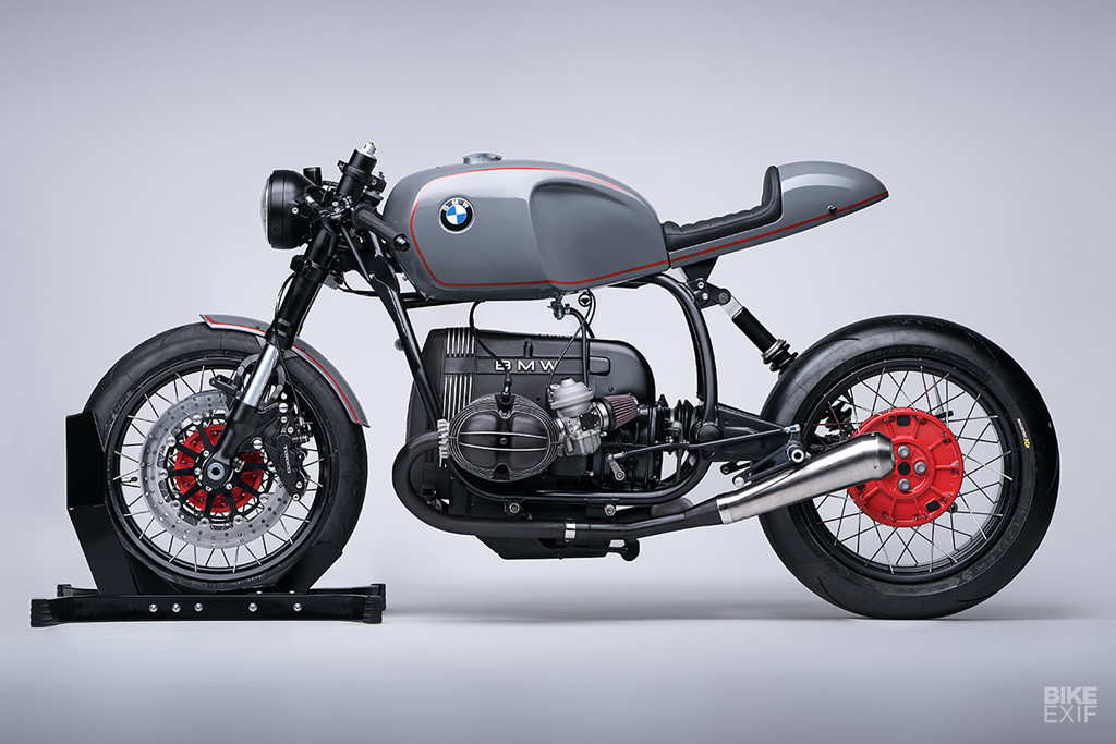 Một năm về trước, dòng xe BMW Cafe racer mang tên Mark II độ bởi cơ sở Diamond Atelier (Đức) ra mắt. Dựa trên khung gầm boxer, những chiếc Mark II được thiết kế để có thể sử dụng vô vàn linh kiện độ khác nhau. Cho đến nay, cơ sở tại thành phố Munich này đã sản xuất 20 chiếc Mark II.