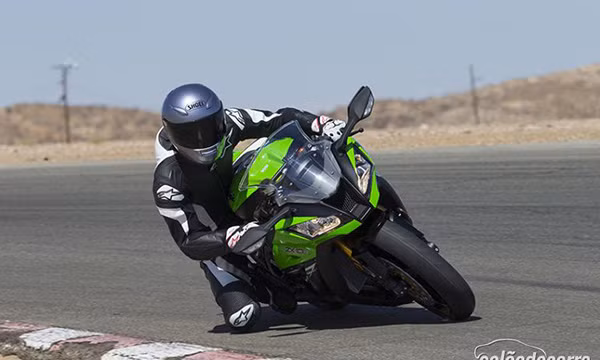 Kawasaki Ninja ZX-10R se co phien ban moi vao 2016