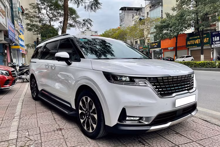 Trong tháng 7/2022, KIA Carnival cũng giảm doanh số như các đối thủ khác cùng phân khúc. Mẫu xe này chỉ đạt 843 xe bán ra, giảm đáng kể so với tháng trước đạt 1.285 xe. Vị trí xếp hạng vẫn giữ nguyên.