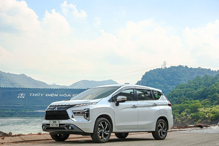 Sau 1 tháng tuột mất ngôi vương, Mitsubishi Xpander tại Việt Nam gây bất ngờ với doanh số bán ra 2.771 xe, tăng hơn 2.000 xe so với tháng trước. Kết quá này giúp Mitsubishi Xpander trở lại ngôi vương phân khúc MPV, đồng thời là mẫu xe bán chạy nhất tháng 7/2022. Doanh số luỹ kế của 7 tháng đầu năm 2022 của Xpander là 10.768 xe đã bán ra.