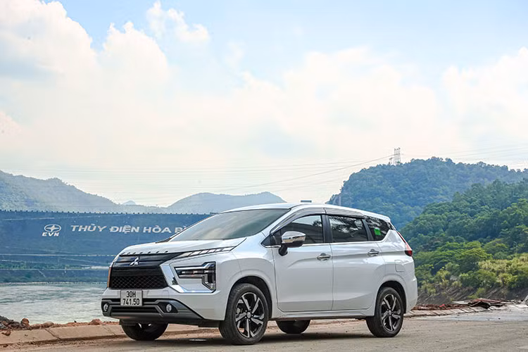 Sau 1 tháng tuột mất ngôi vương, Mitsubishi Xpander tại Việt Nam gây bất ngờ với doanh số bán ra 2.771 xe, tăng hơn 2.000 xe so với tháng trước. Kết quá này giúp Mitsubishi Xpander trở lại ngôi vương phân khúc MPV, đồng thời là mẫu xe bán chạy nhất tháng 7/2022. Doanh số luỹ kế của 7 tháng đầu năm 2022 của Xpander là 10.768 xe đã bán ra.