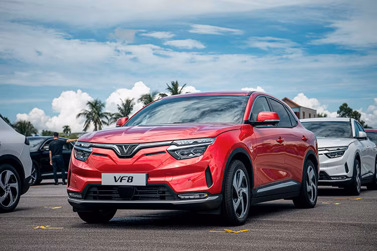 Gan 3.000 xe dien VinFast ban ra trong thang 5/2023, VF8 