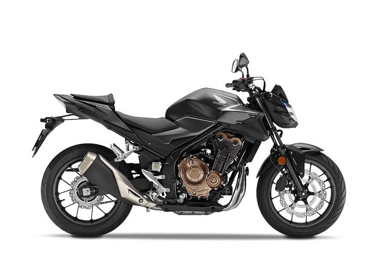 Xe cũng duy trì hệ thống đèn báo dừng khẩn cấp và màn hình LCD dạng âm bản, giúp người dùng luôn cập nhật được các thông tin xe và hành trình một cách dễ dàng. Thiết kế ống xả và cửa ống xả kép có cấu trúc giúp tối ưu hoá hiệu quả và tốc độ thoát khí, mang đến âm thanh giòn và trải nghiệm đầy phấn khích cho người lái. Phiên bản mới vẫn giữ nguyên hai bản tông màu chính là Đỏ và Đen nhưng thay thế các mảng Bạc bằng màu Đen mới.