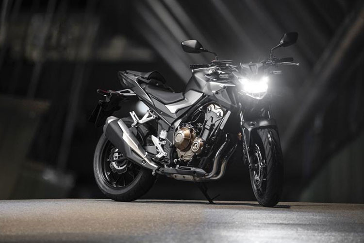 Phiên bản mới CB500F tiếp tục được trang bị bộ ly hợp chống trượt 2 chiều mang đến sự trơn tru, êm ái và thuận tiện hơn cho việc lên hoặc về số. Mức giá xe Honda CB500F 2021 mới chính hãng bán ra tại Việt Nam là 254 triệu đồng. CBR650R sẽ được bán ra thị trường từ ngày 10/3/2021, trong khi phiên bản mới CBR500R và CB500F được bán ra thị trường từ 21/4/2021